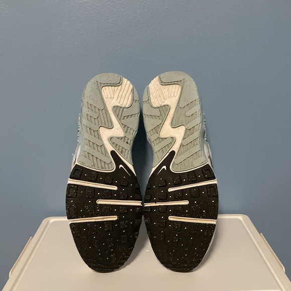 Women’s air max excee - size 10.5W - Picture 7 of 7
